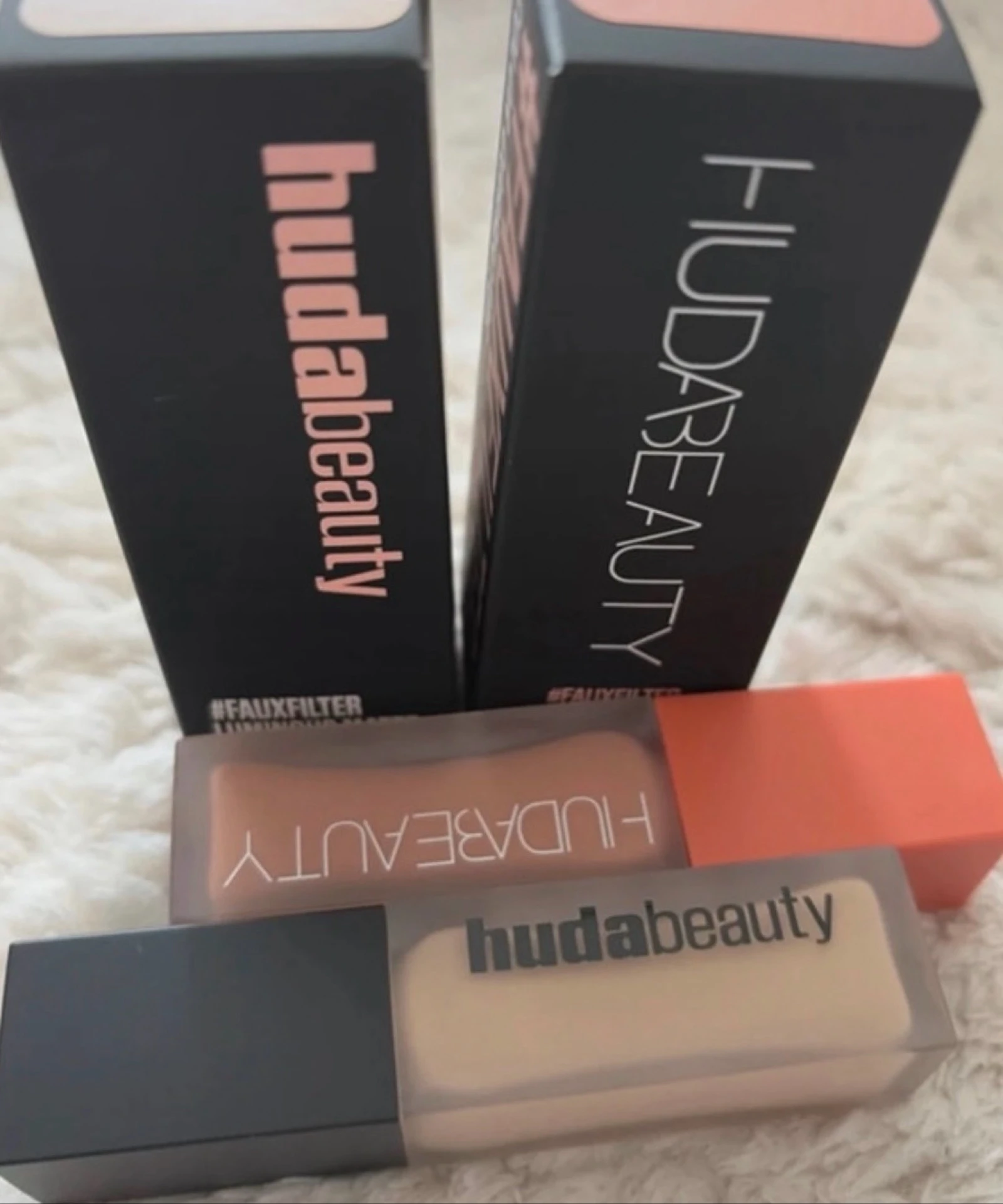 Corrector y anti ojeras Huda beauty nuevo nunca usado – photo 2